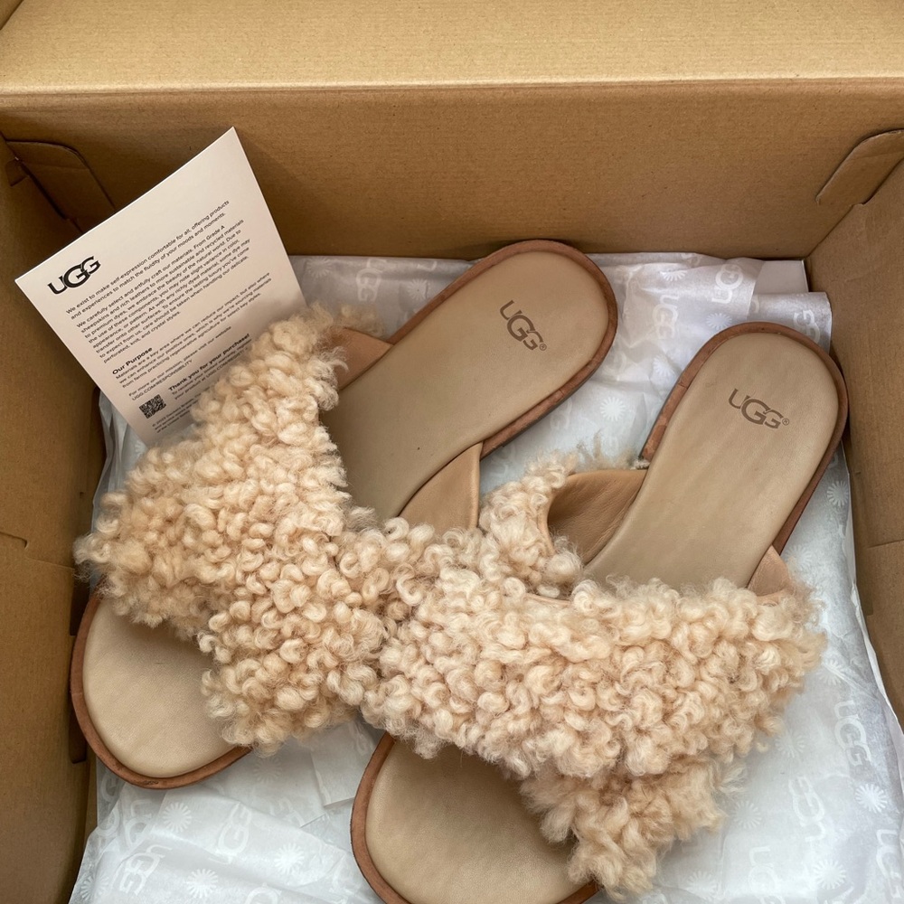 UGG Sheepskin slipper/sandals